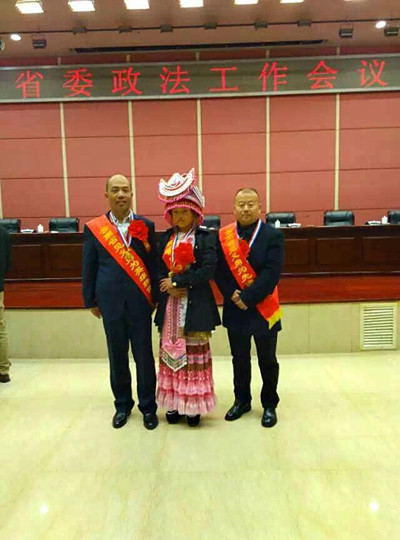见义勇为的公交人_副本.jpg