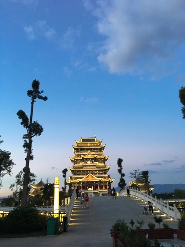 作者：李文忠《灯寺》