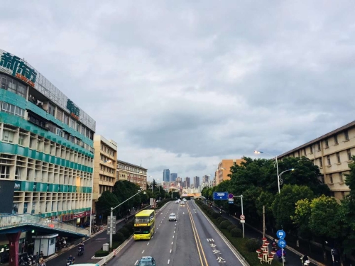城市道路 作者:马敏龙 城市道路 作者:马敏龙