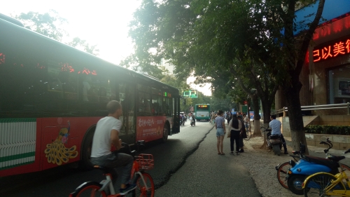 加大路检路查力度，全面提升公交优质服务 (2)